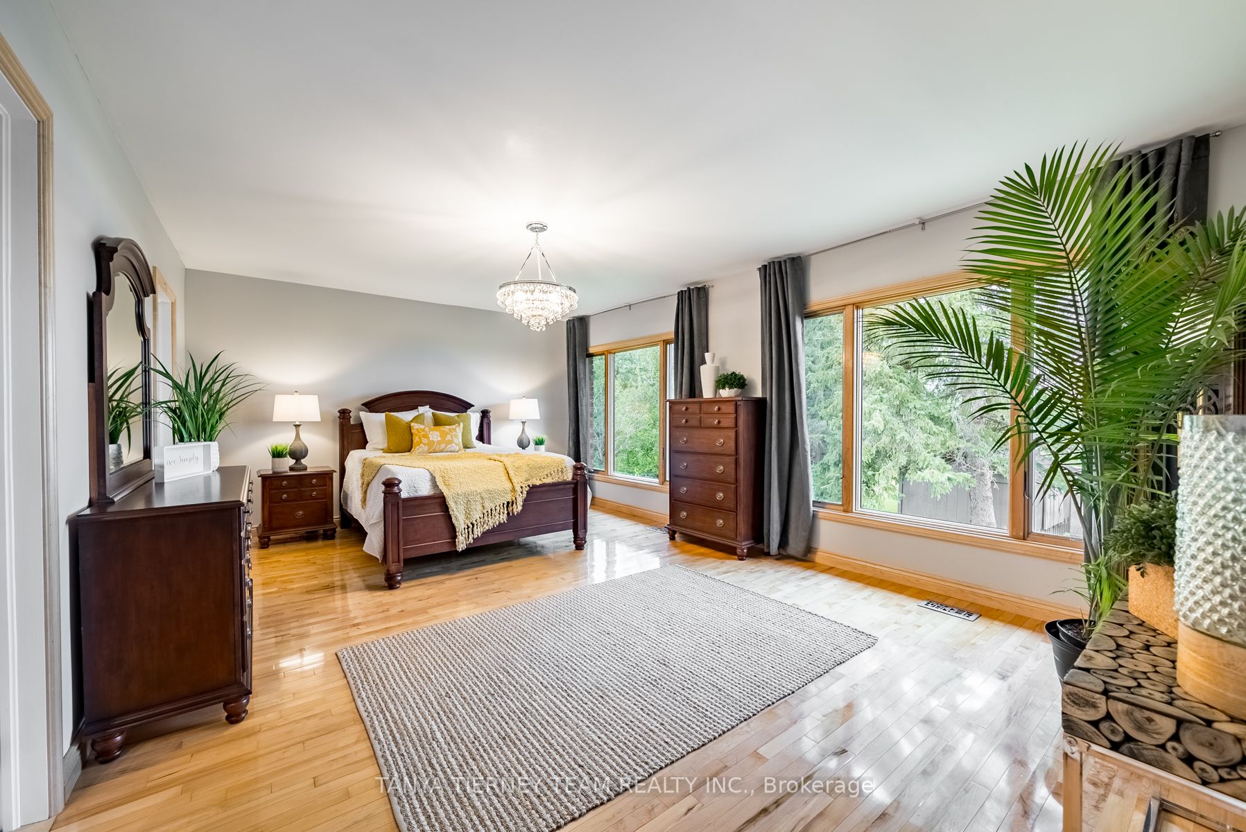 228 Summit Dr