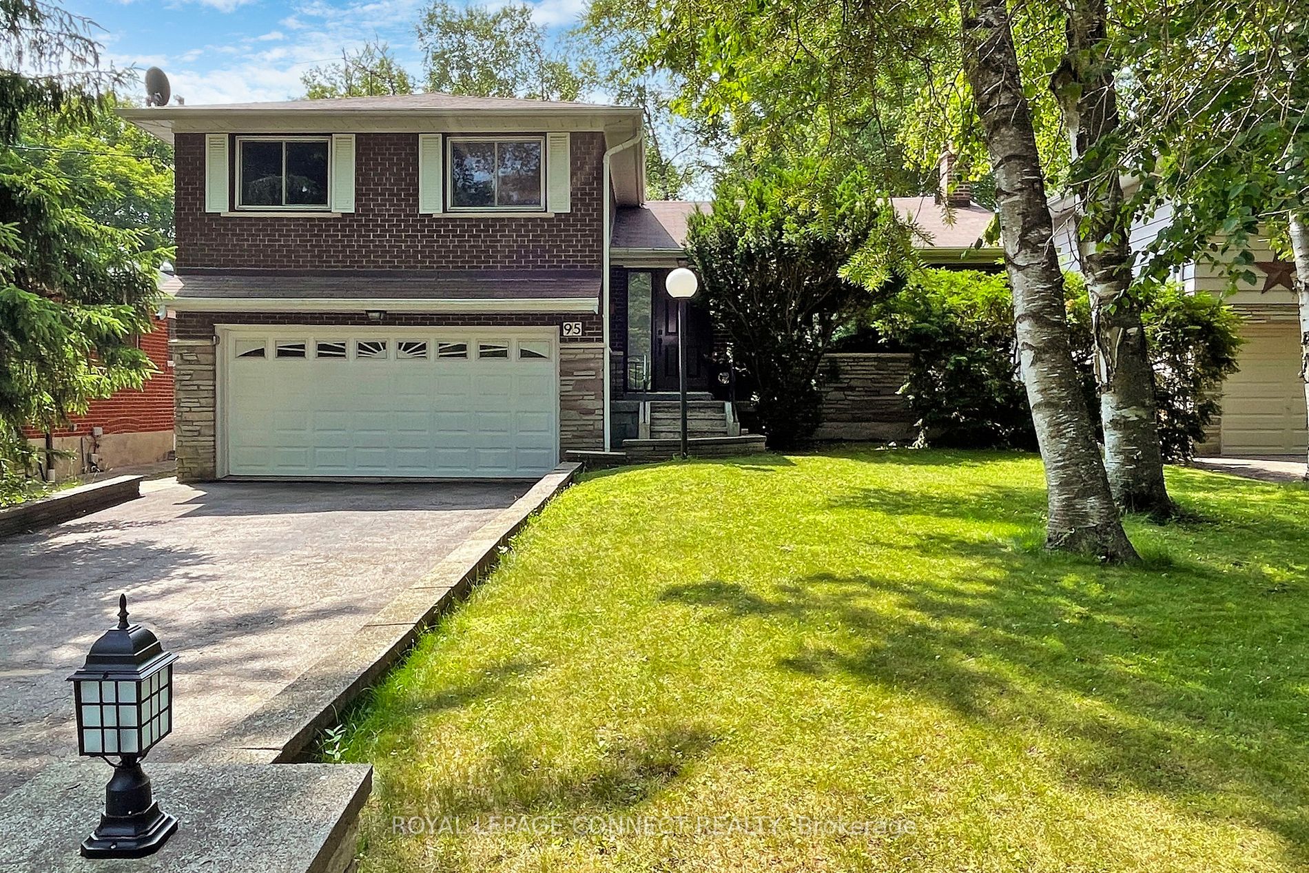 95 Lawson Rd