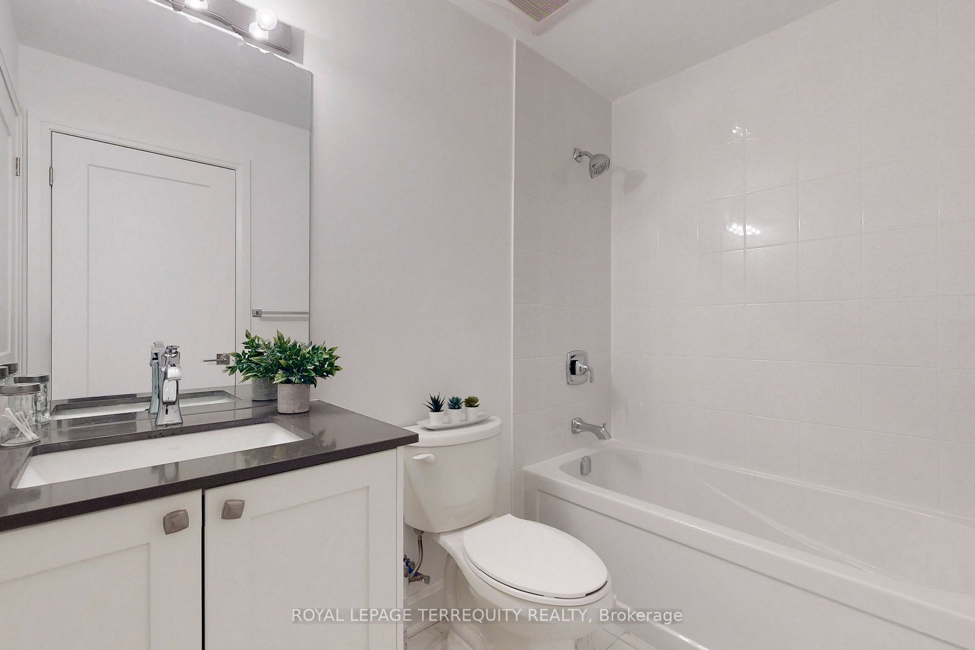 50 Lakebreeze Drive, #101
