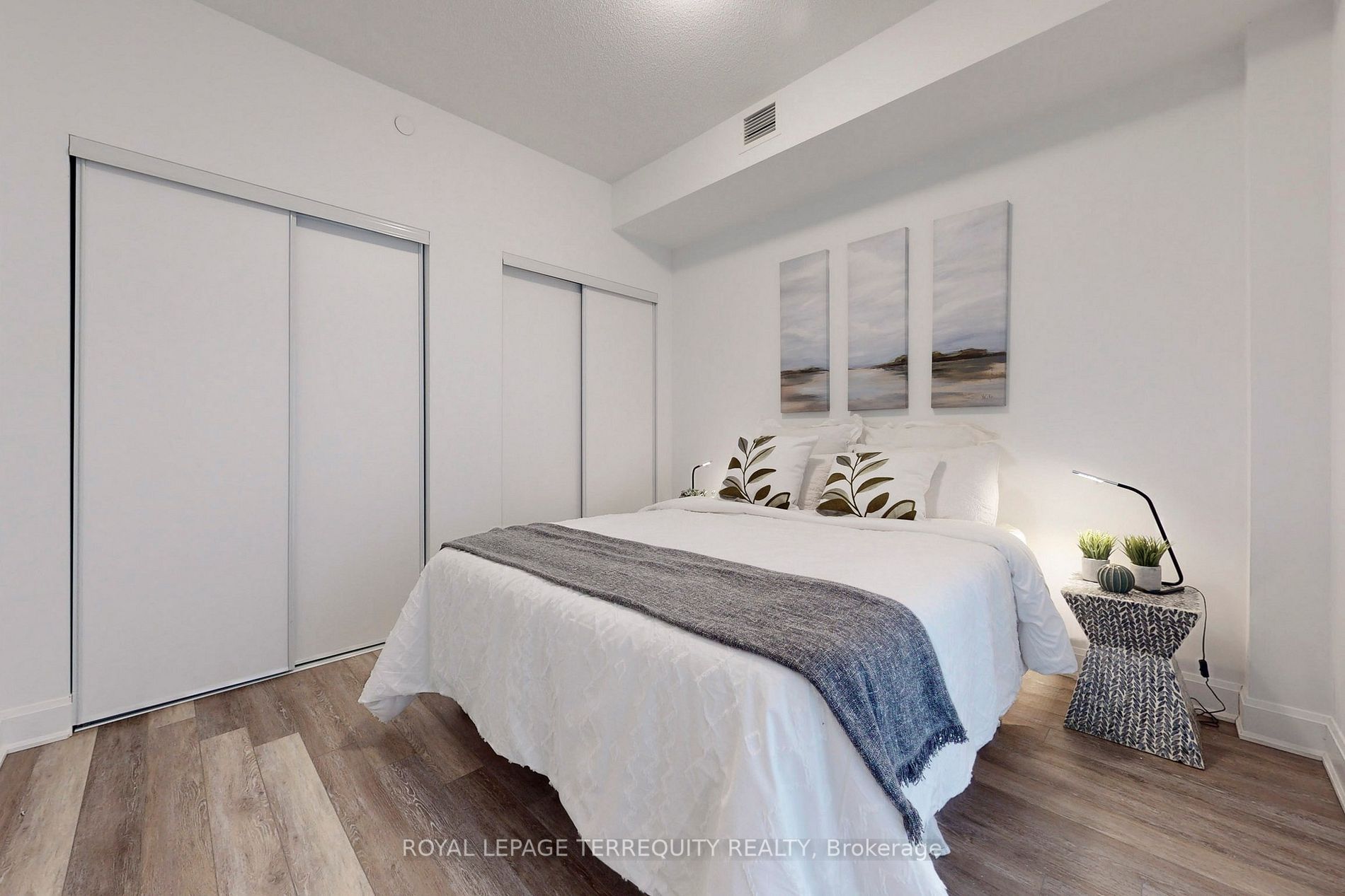 50 Lakebreeze Drive, #101