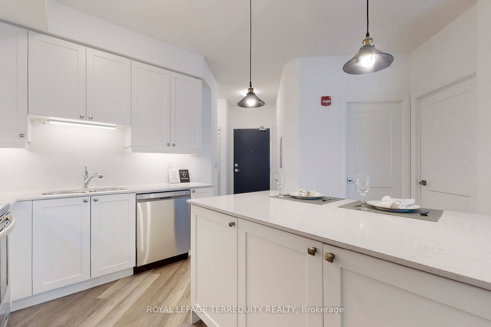 50 Lakebreeze Drive, #101