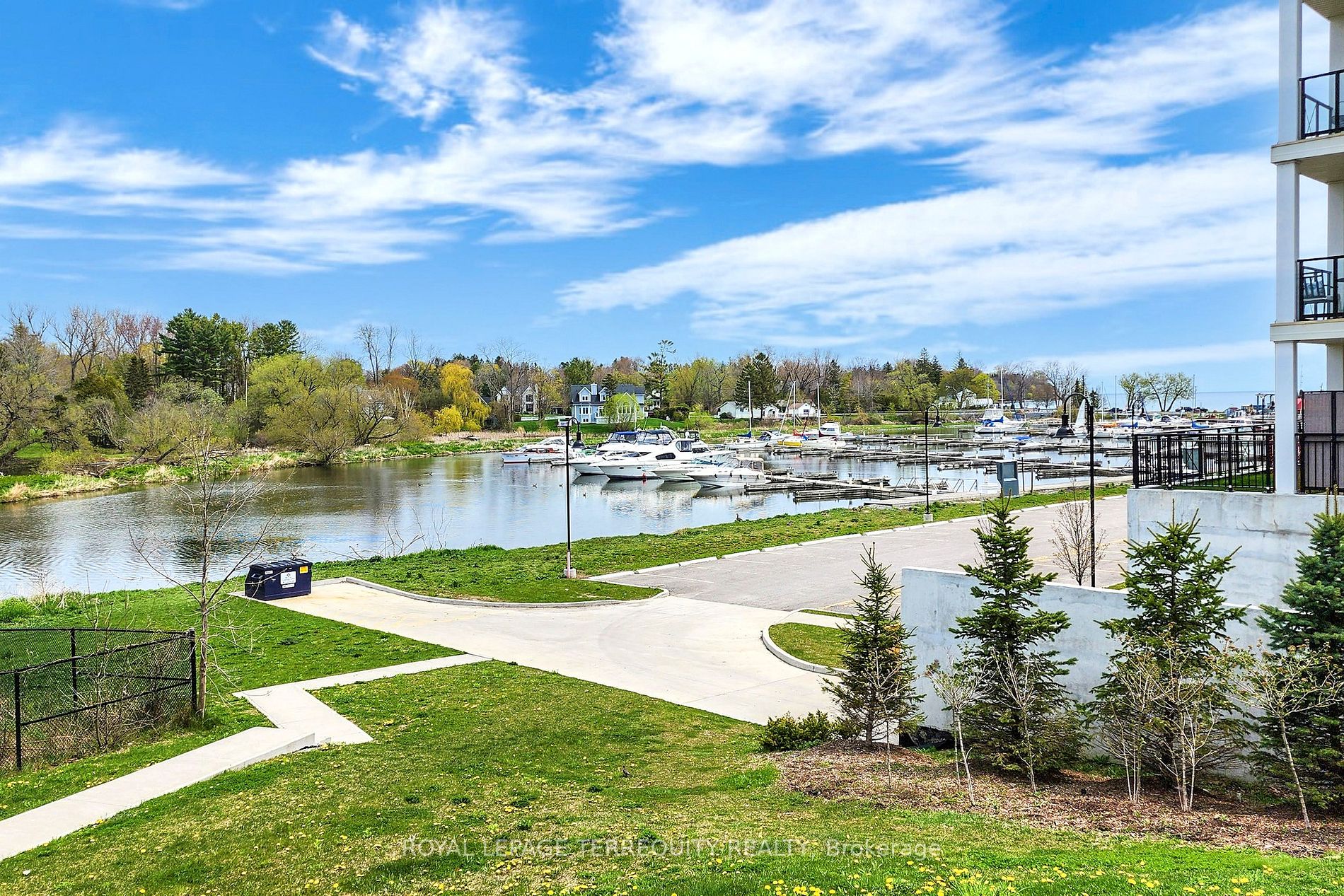 50 Lakebreeze Drive, #101