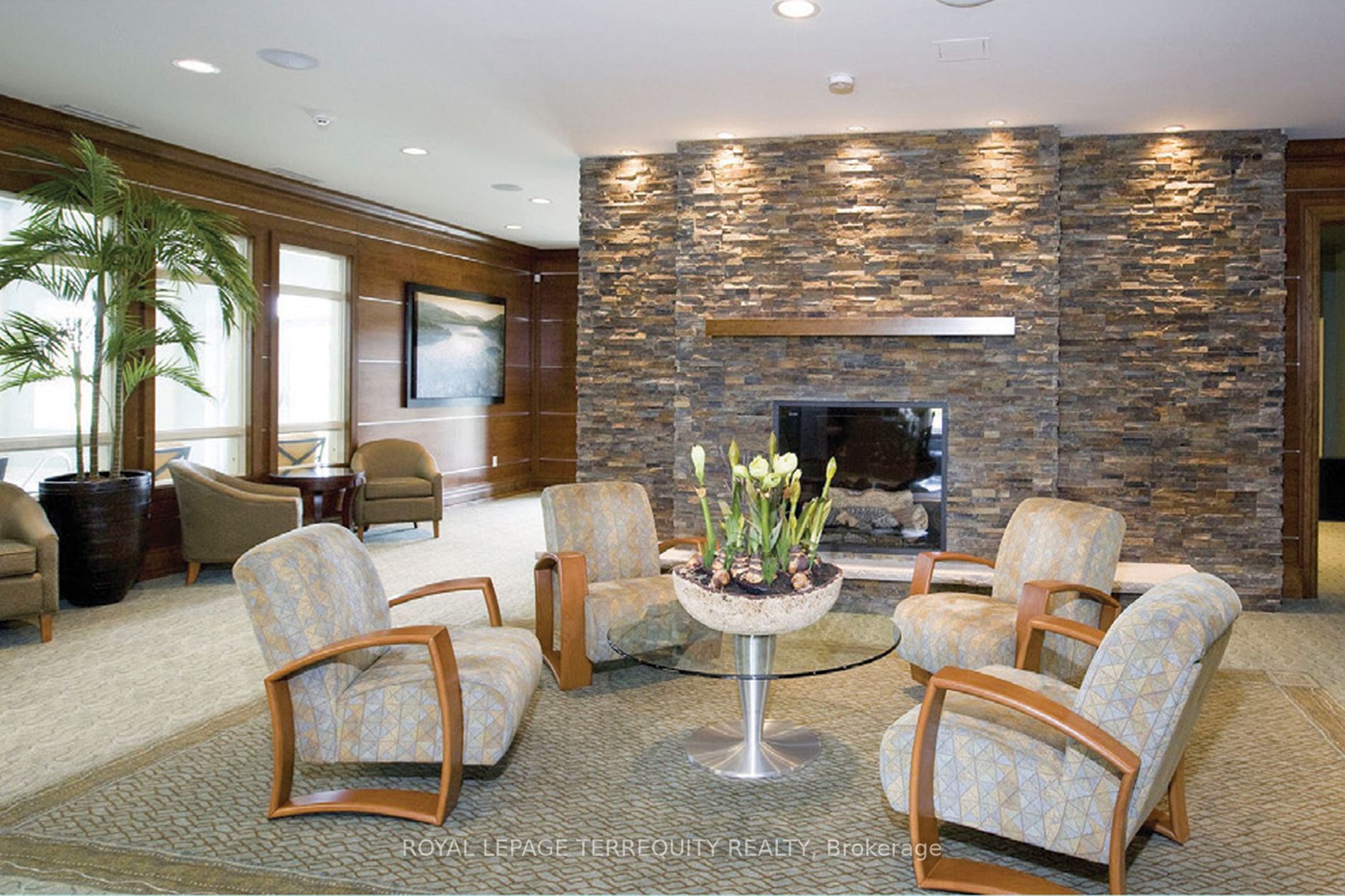 50 Lakebreeze Drive, #101