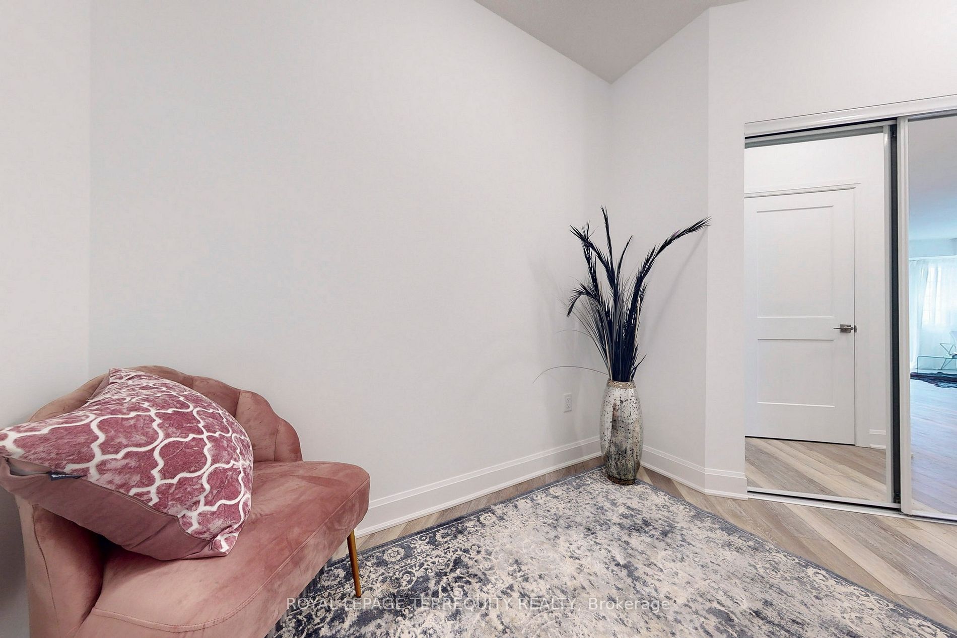 50 Lakebreeze Drive, #101