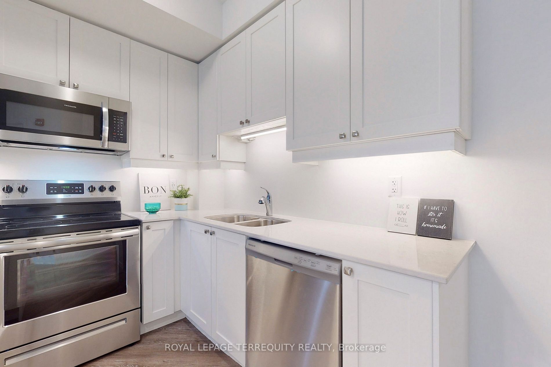 50 Lakebreeze Drive, #101