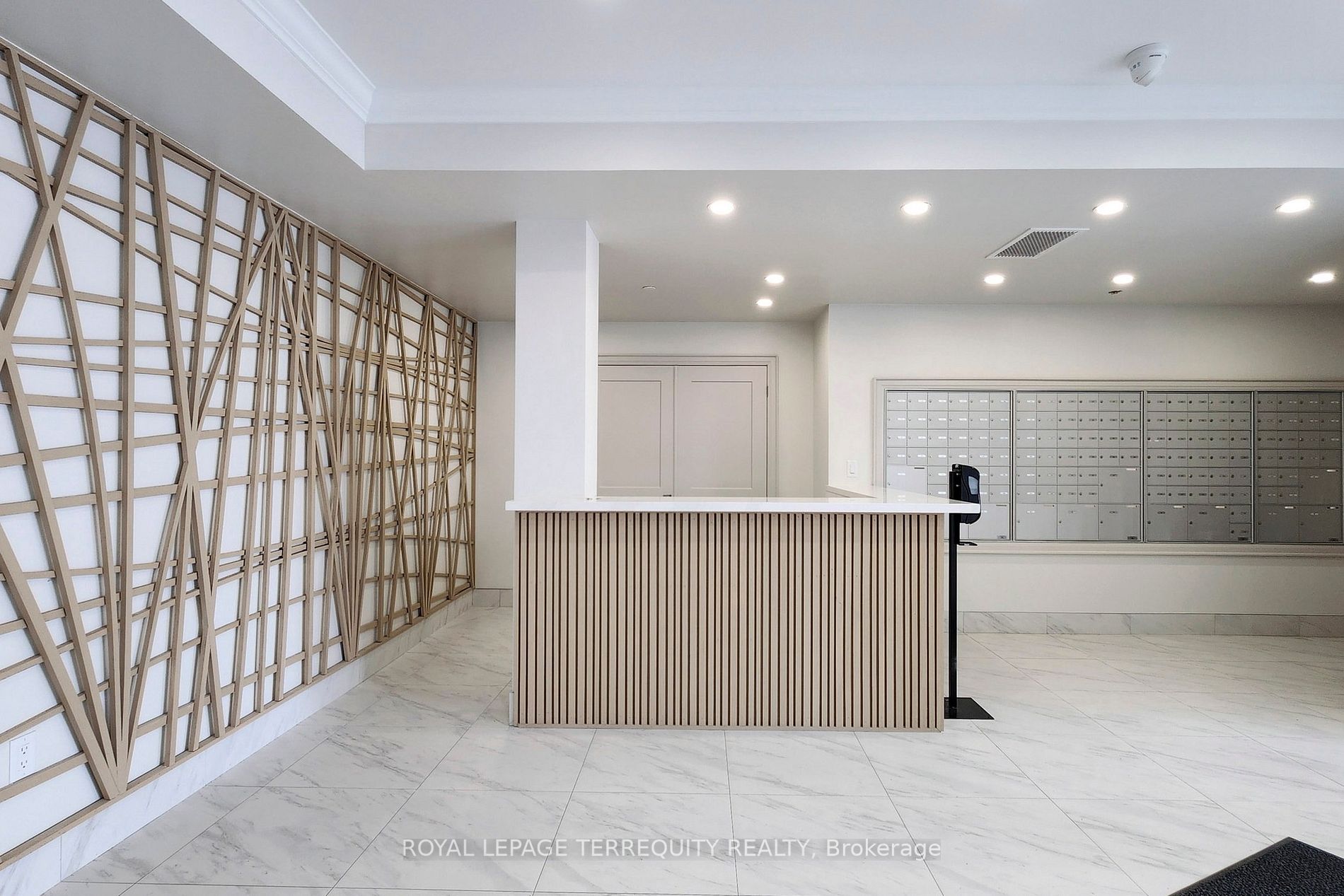50 Lakebreeze Drive, #101