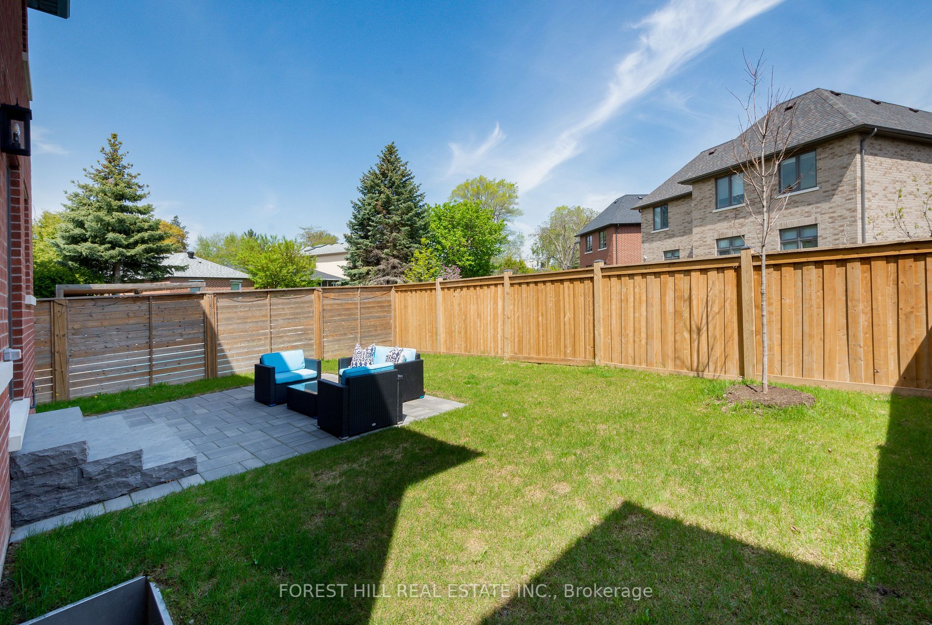 2536 St Clair Ave E