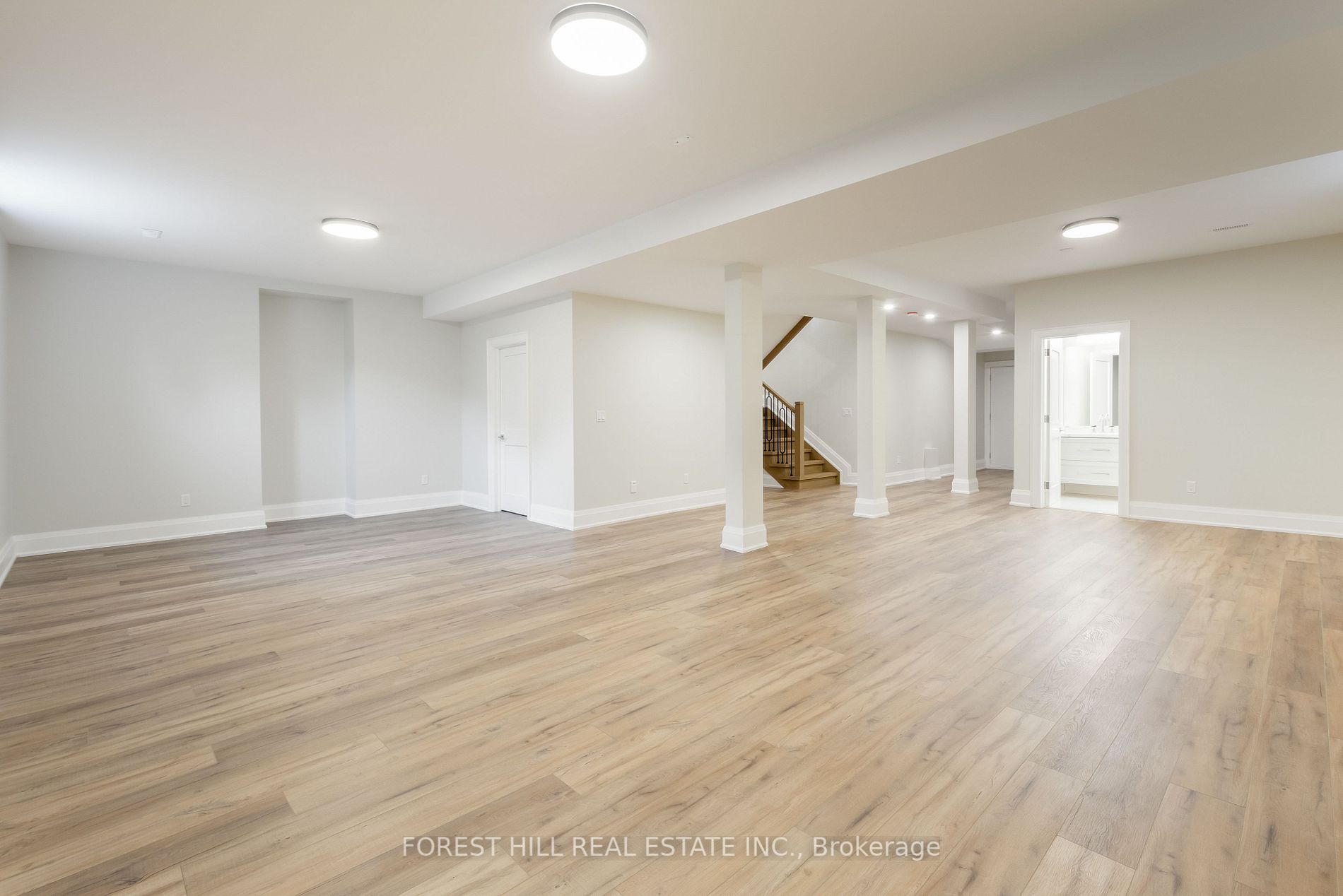 2536 St Clair Ave E