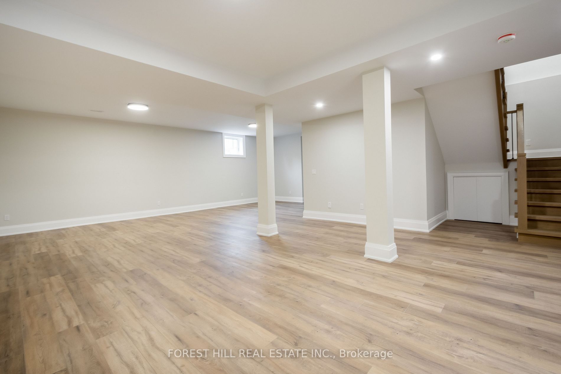 2536 St Clair Ave E