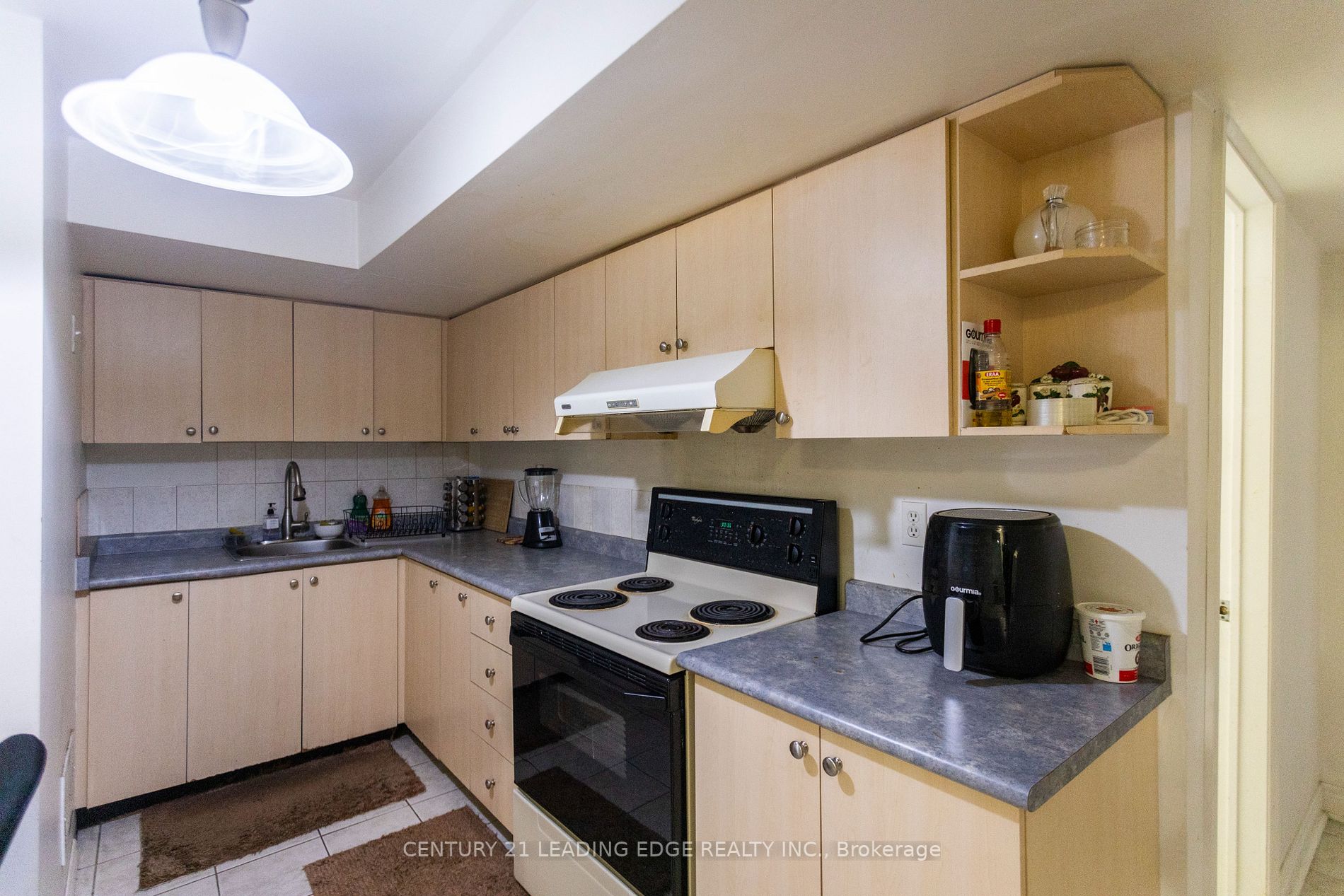 38 Bobolink Ave