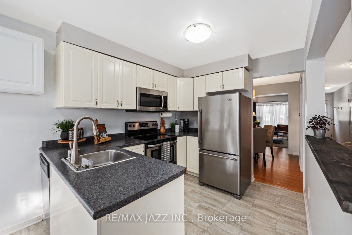 788 Attersley Dr