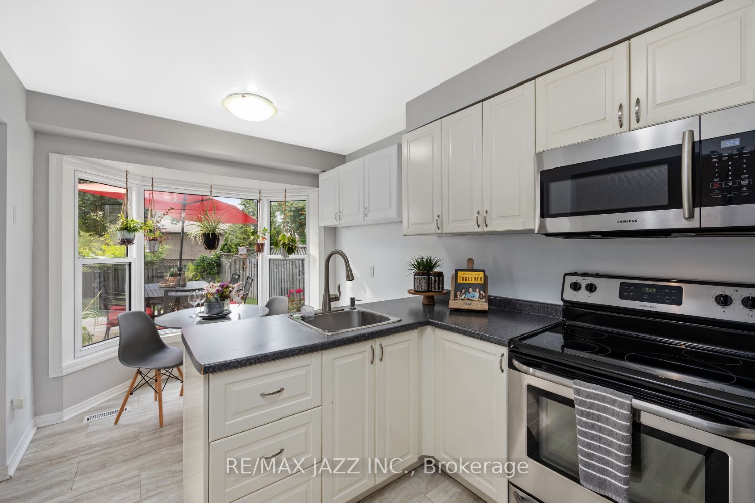 788 Attersley Dr