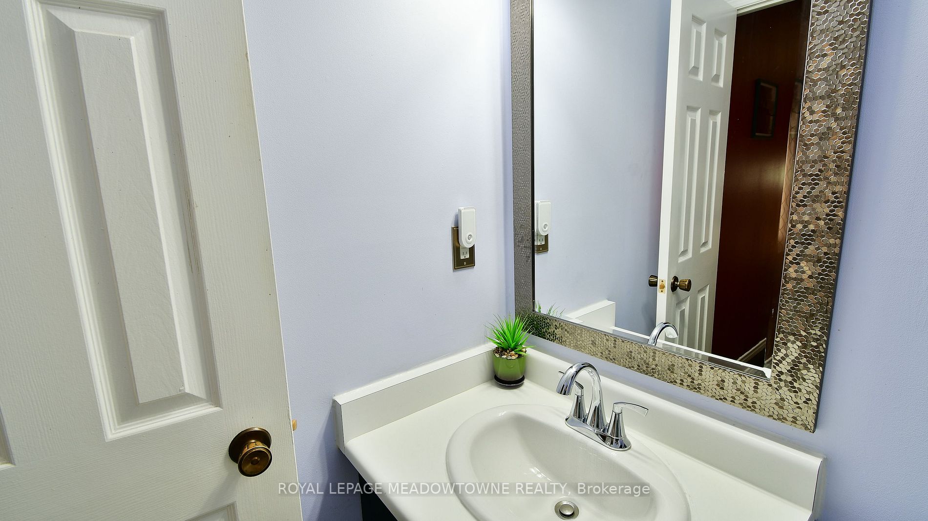 33 Coughlen St