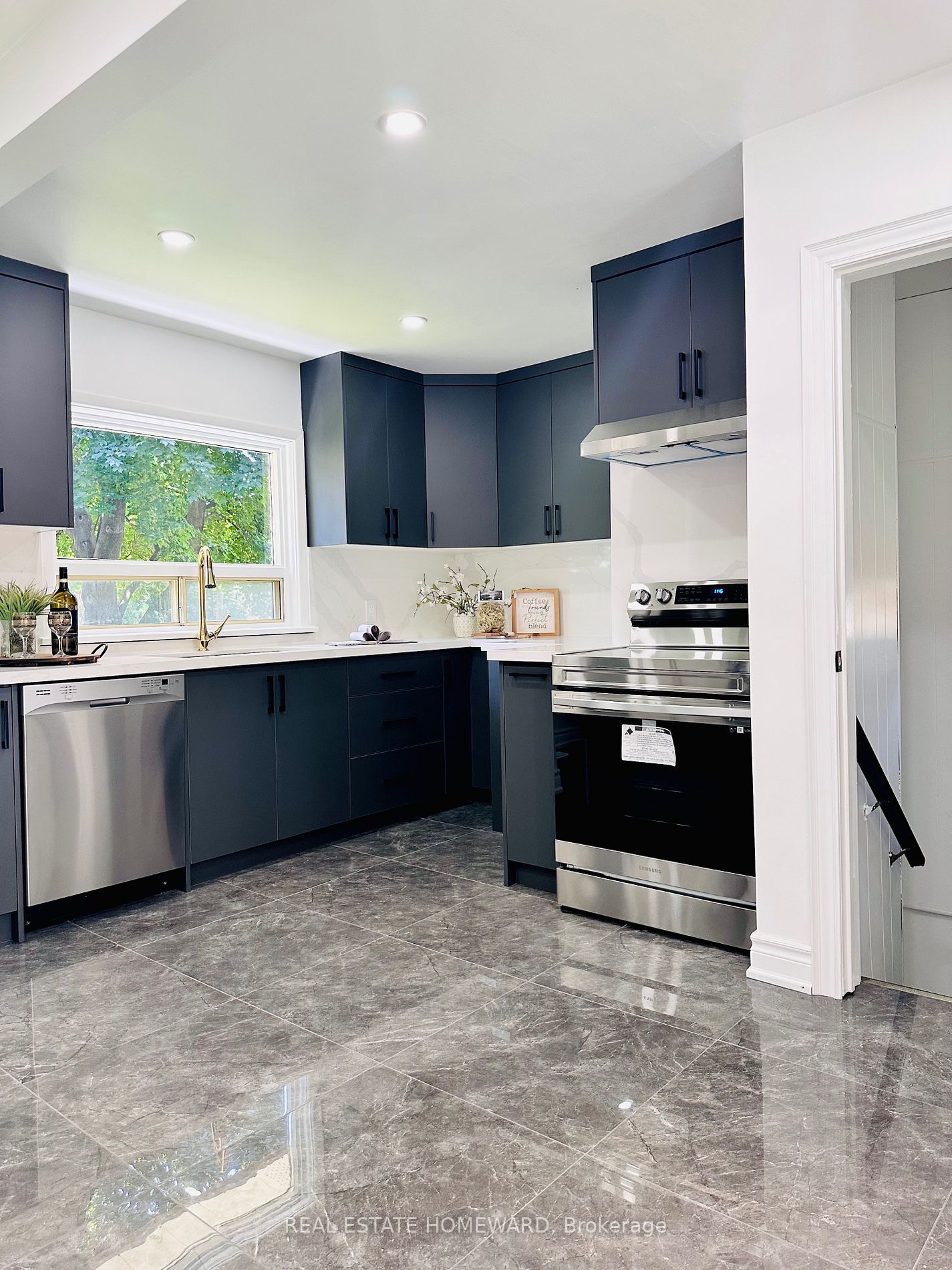 53 Miramar Cres