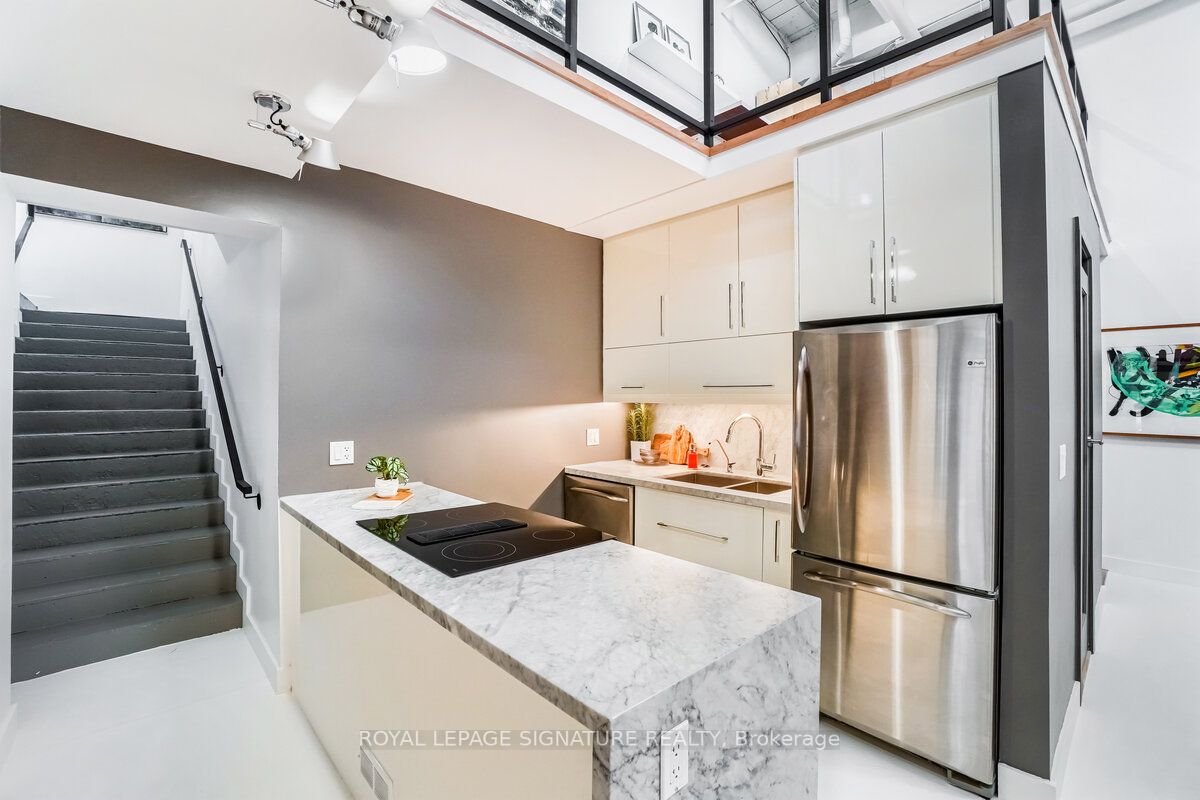 326 Carlaw Ave, #105
