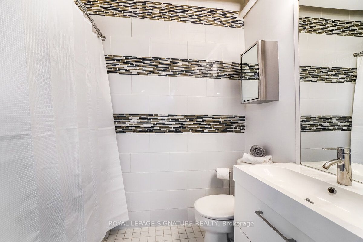 326 Carlaw Ave, #105