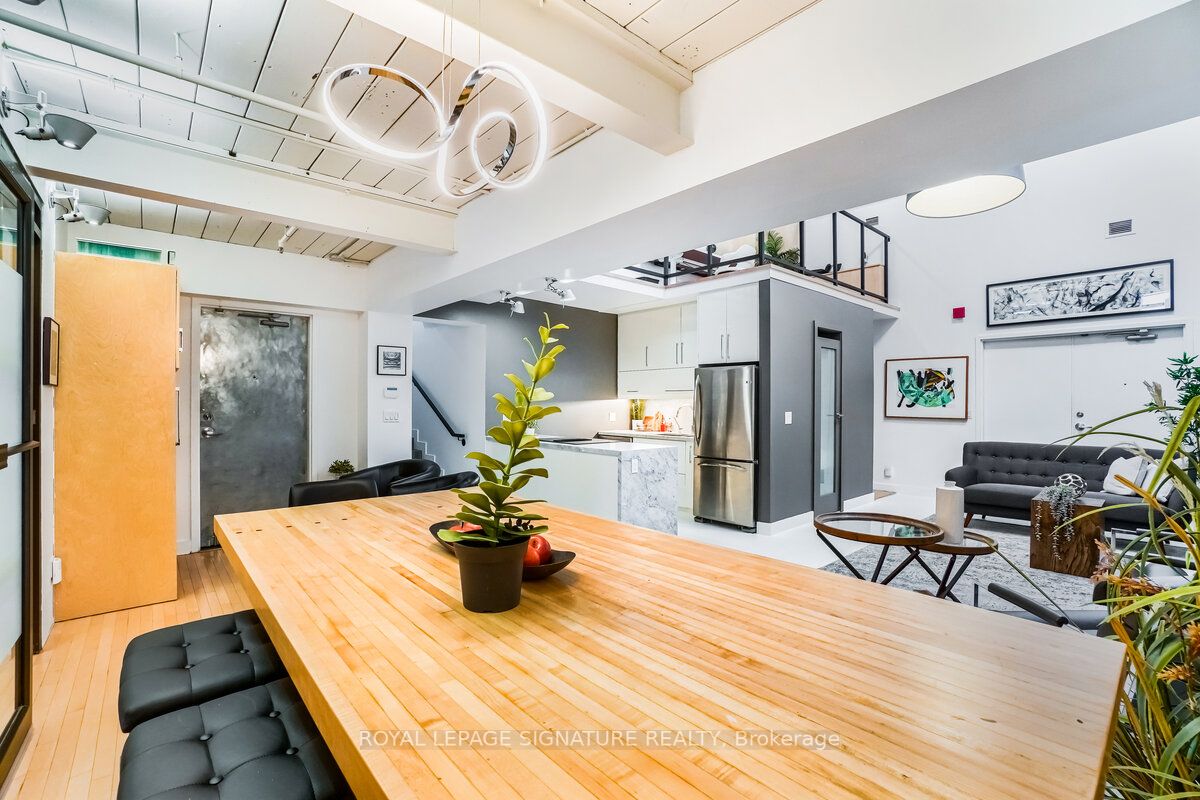326 Carlaw Ave, #105