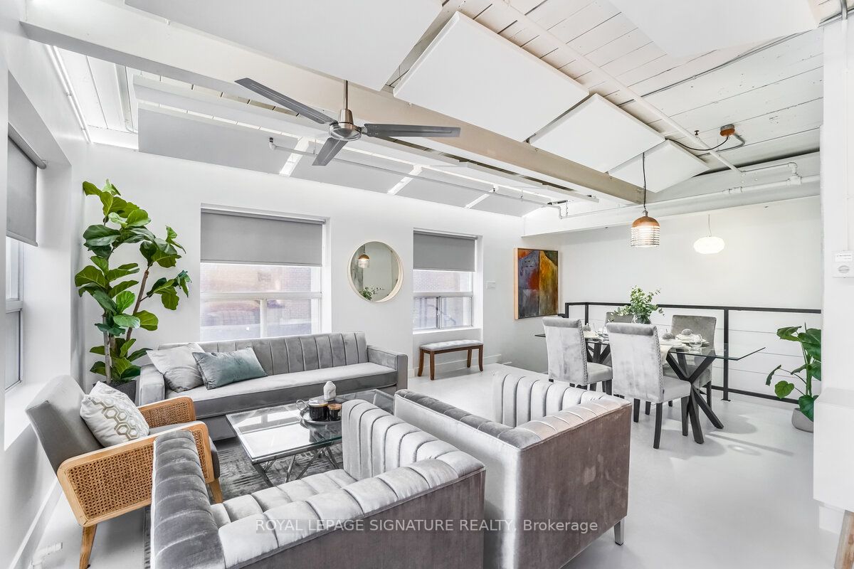326 Carlaw Ave, #105