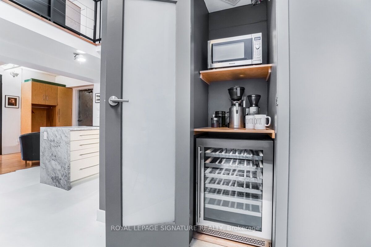 326 Carlaw Ave, #105