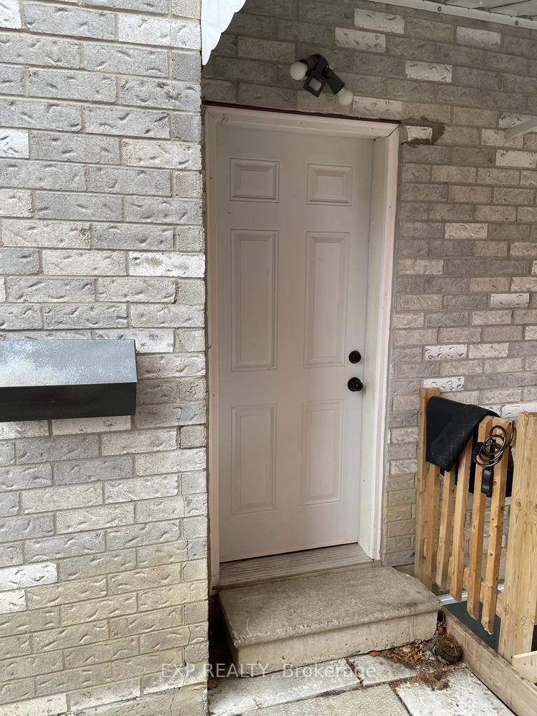 43 Pogson Drive W