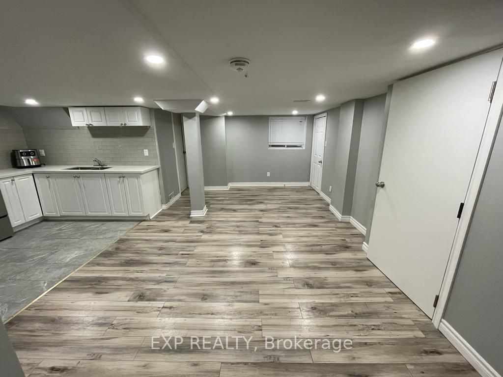 43 Pogson Drive W