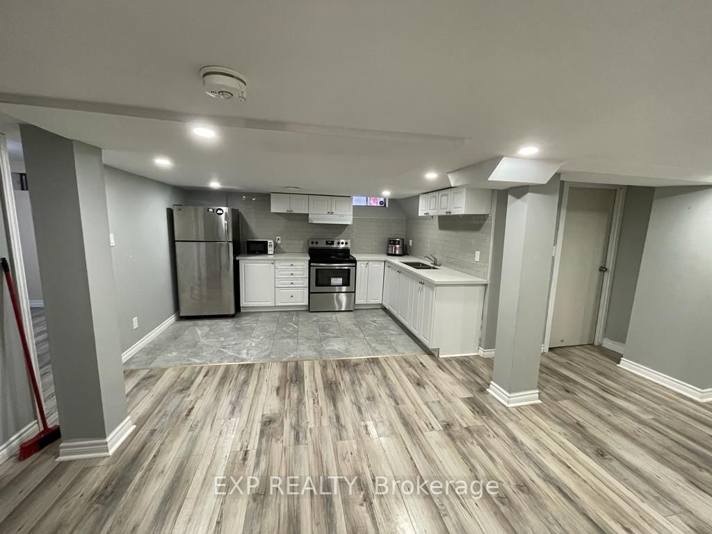 43 Pogson Drive W