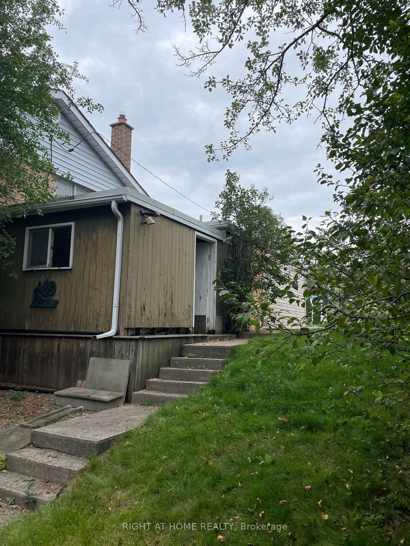 144 Hillcrest Dr