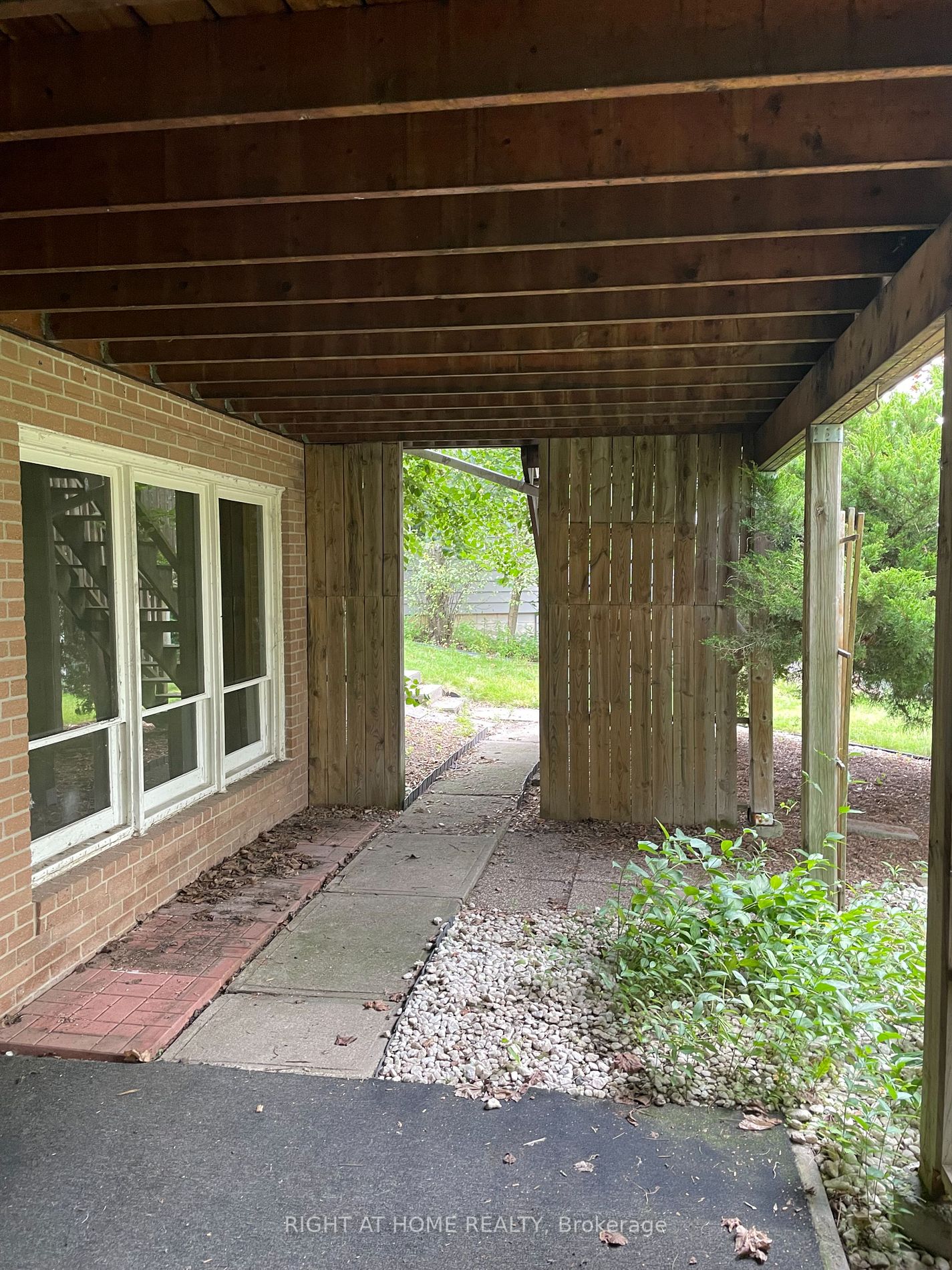 144 Hillcrest Dr