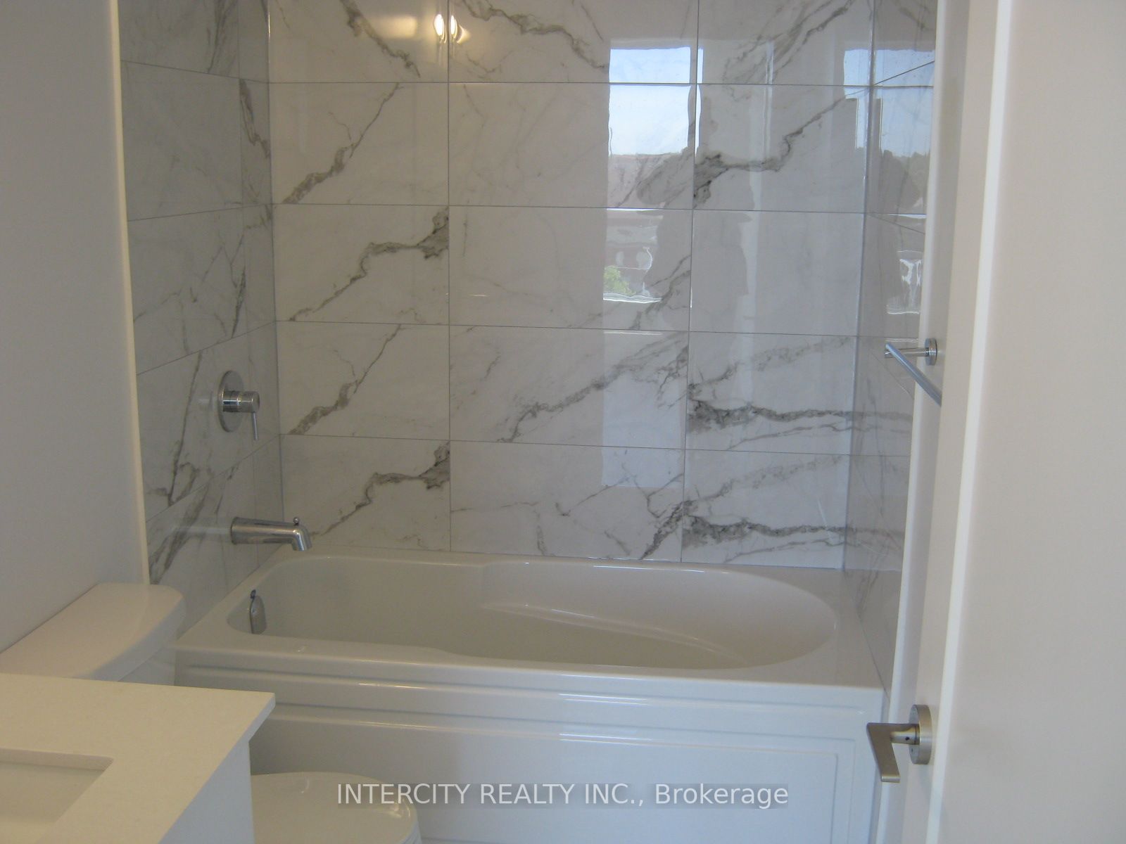 3220 Sheppard Ave E, #410