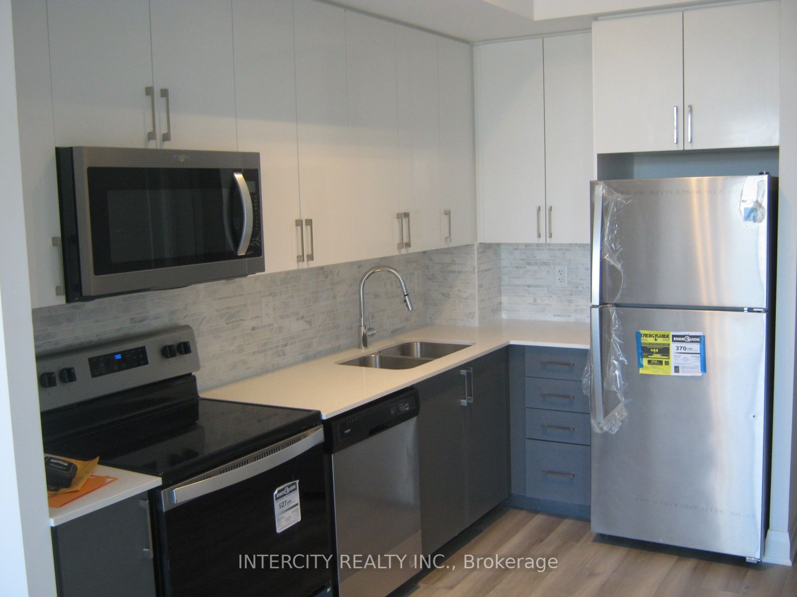 3220 Sheppard Ave E, #410