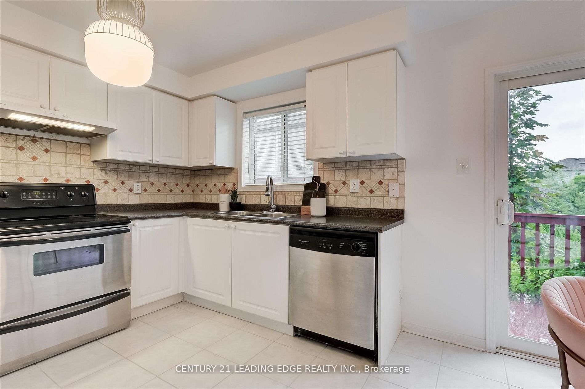 215 Andona Crescent