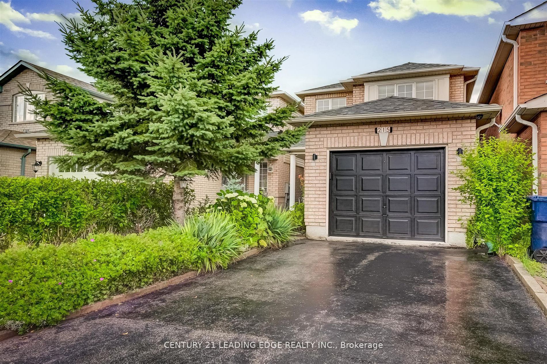 215 Andona Crescent