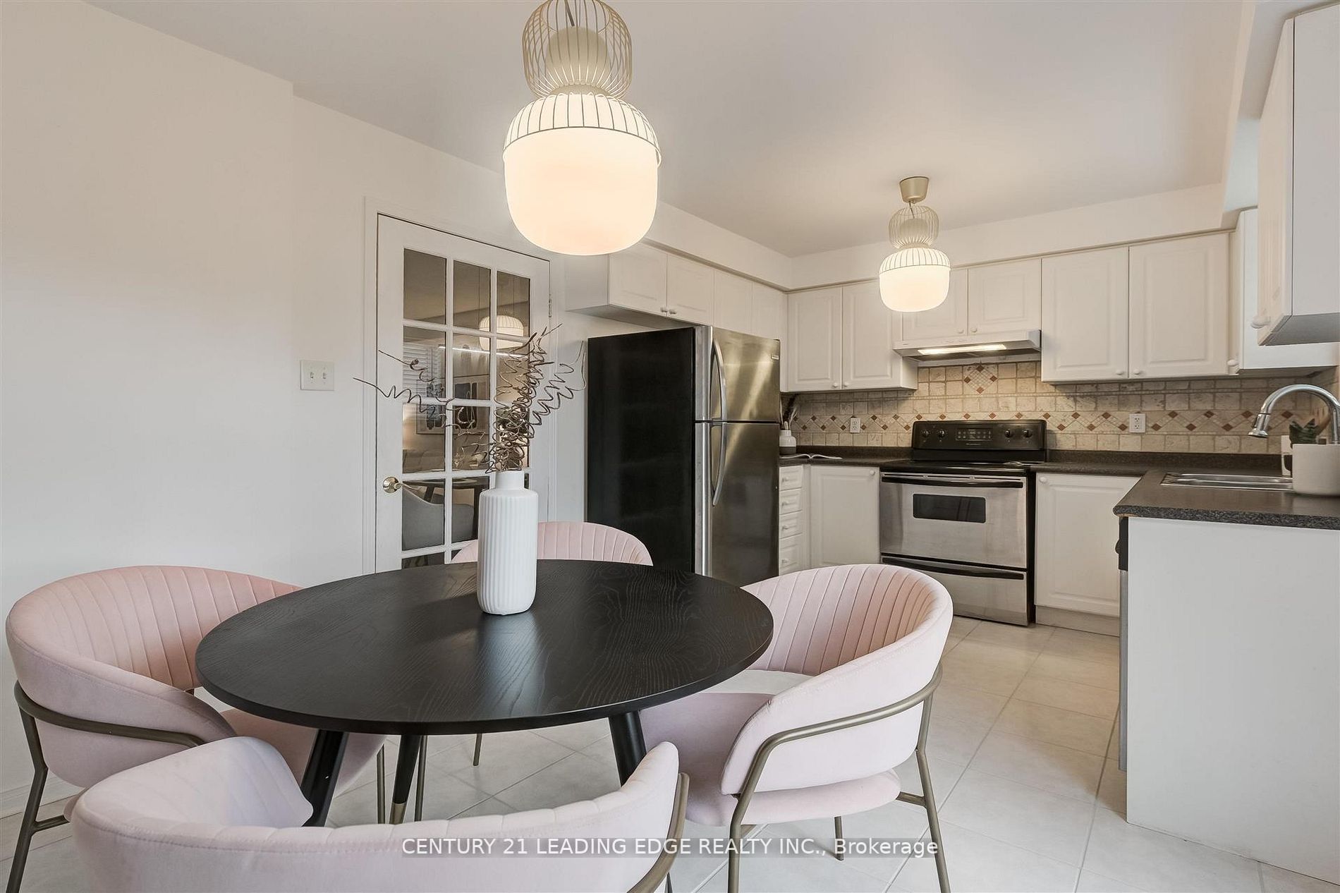 215 Andona Crescent