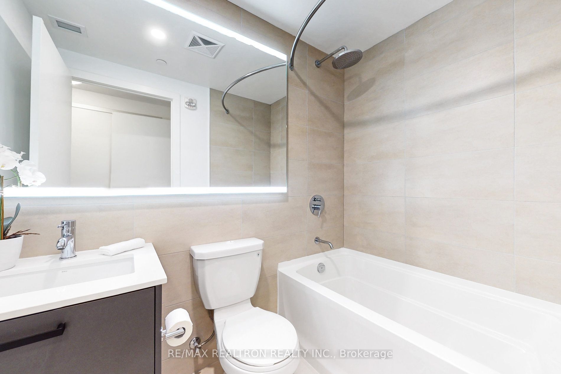 1331 Queen St E, #511