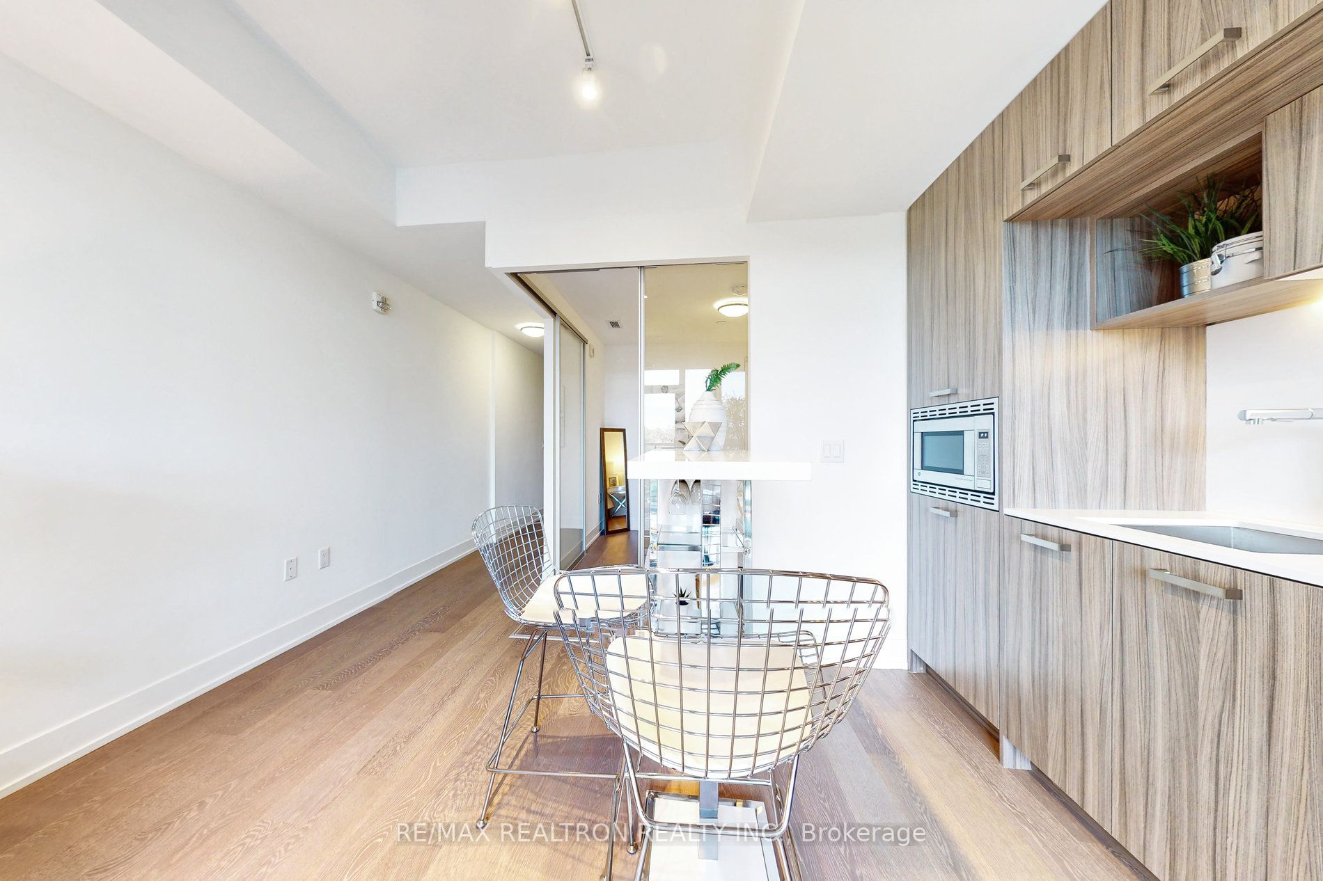 1331 Queen St E, #511