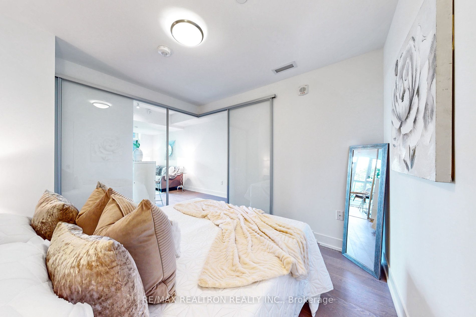 1331 Queen St E, #511