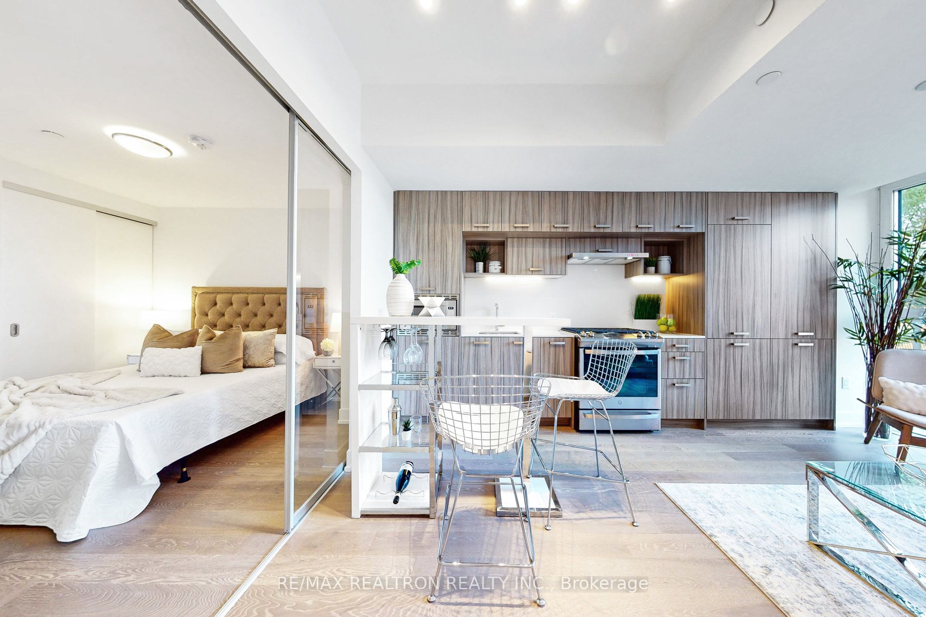 1331 Queen St E, #511