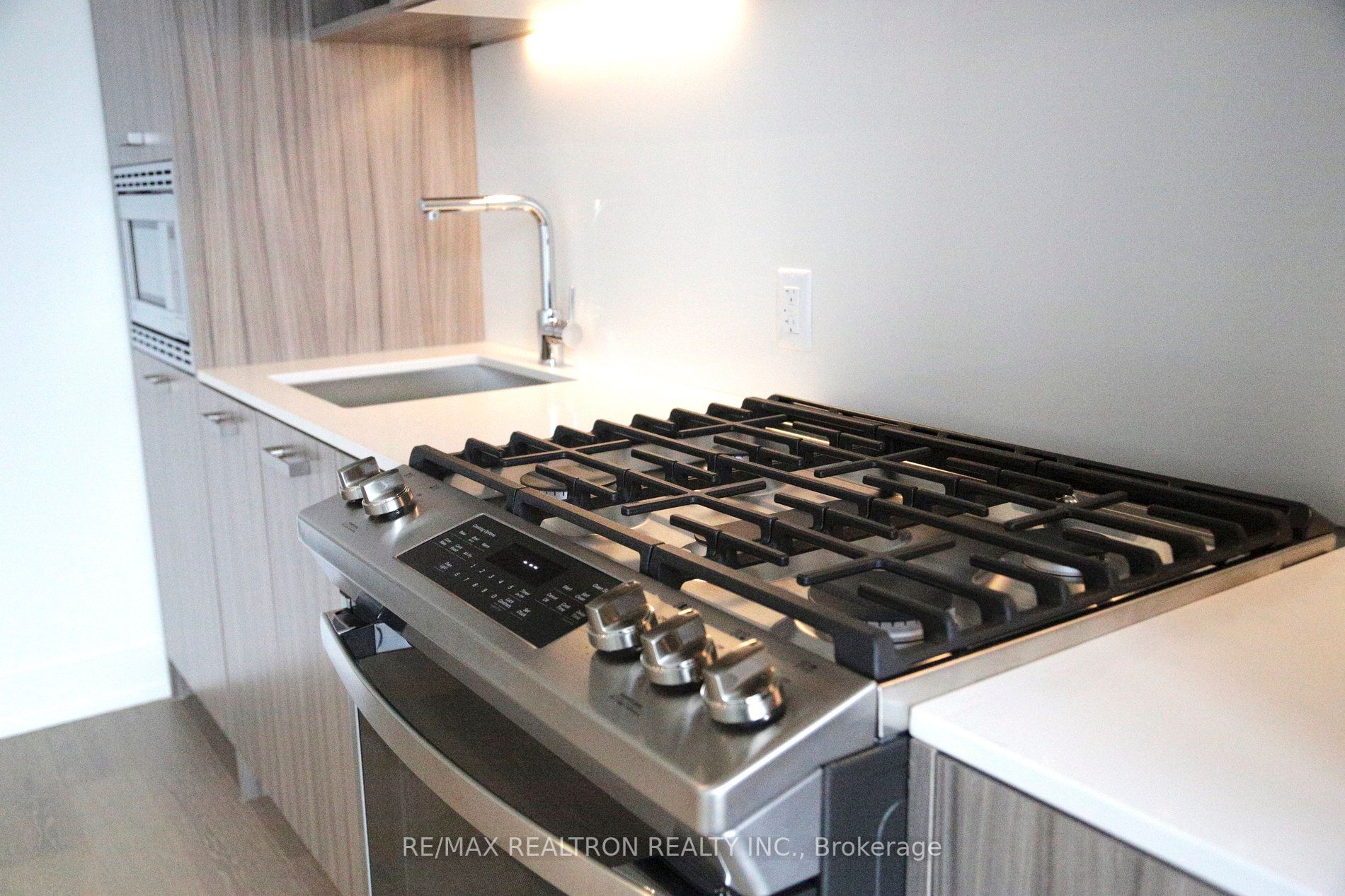 1331 Queen St E, #511