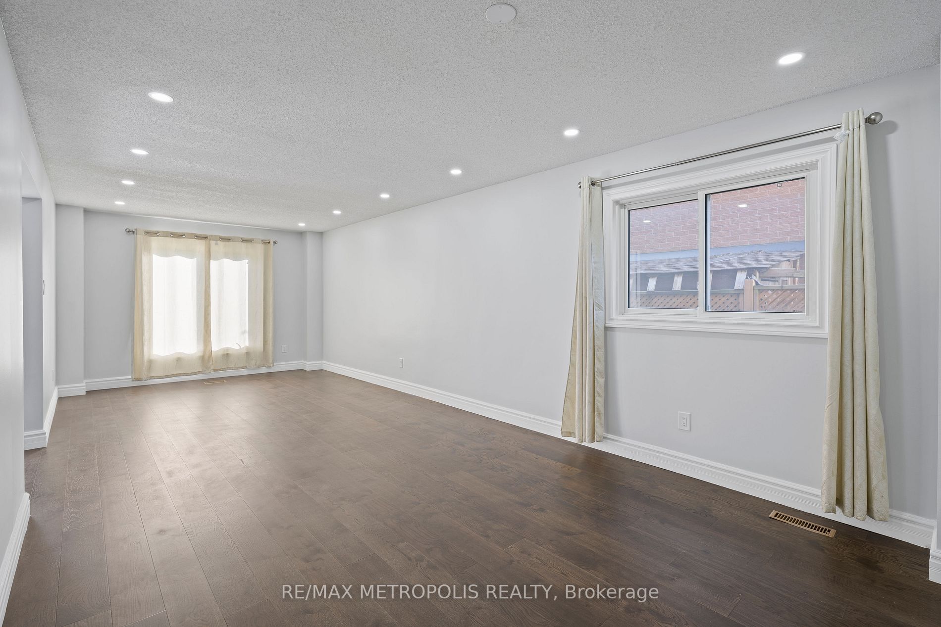 33 Wilce Dr