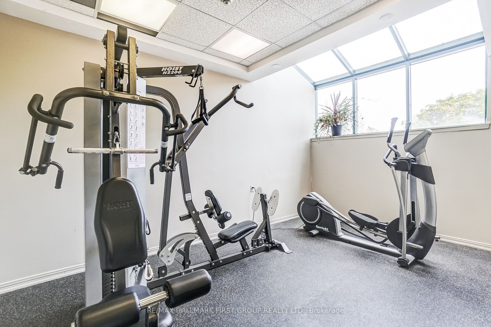 711 Rossland Rd, #501