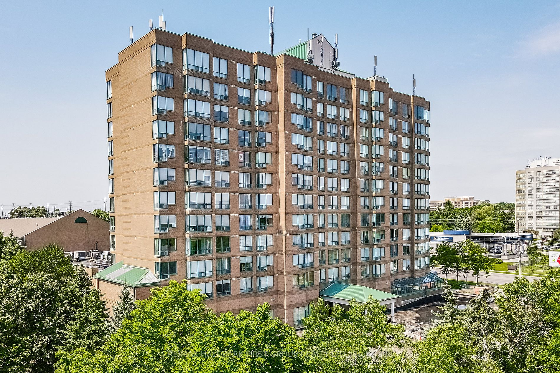 711 Rossland Rd, #501