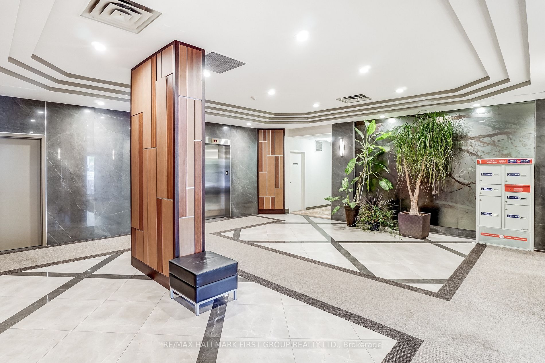 711 Rossland Rd, #501