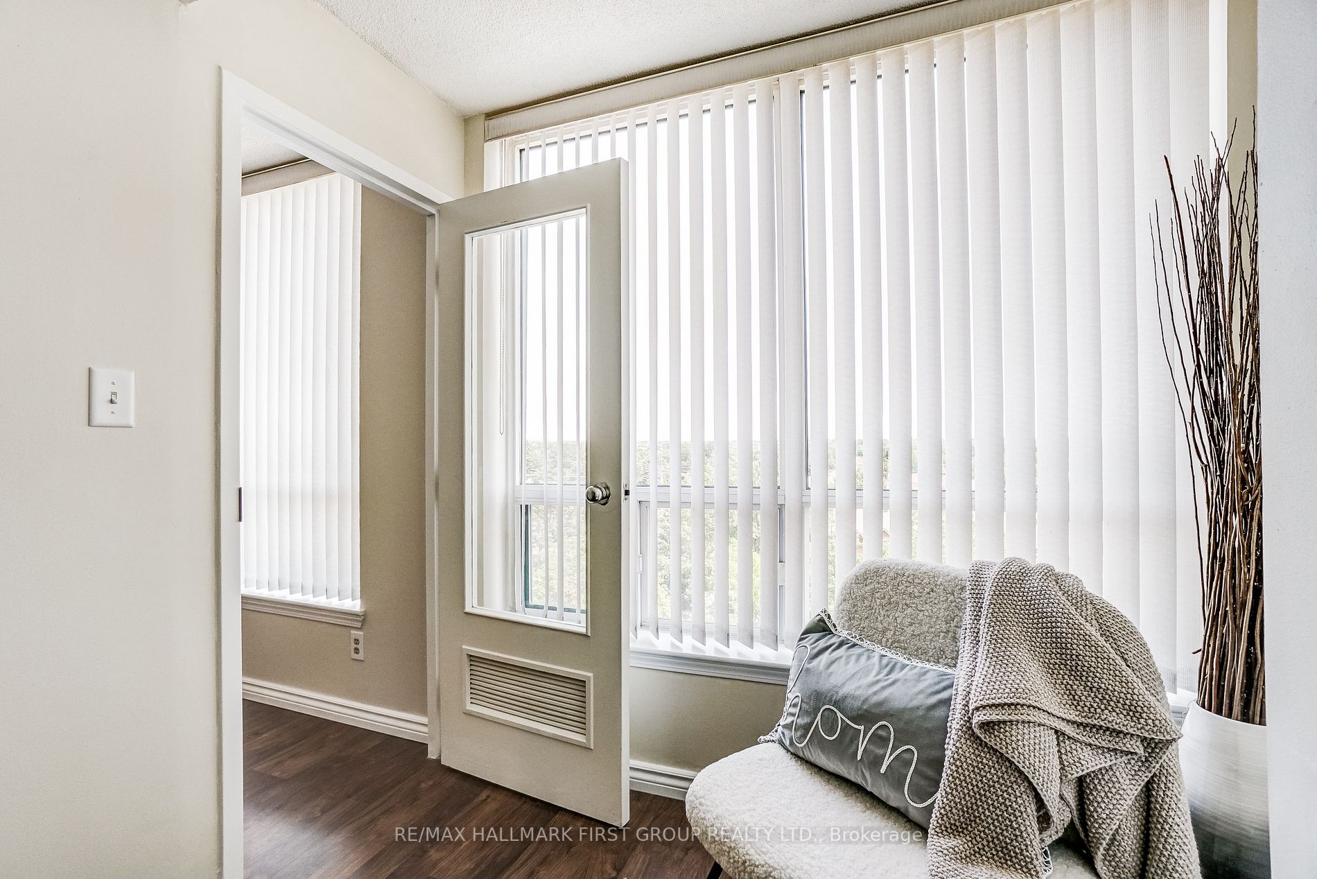 711 Rossland Rd, #501