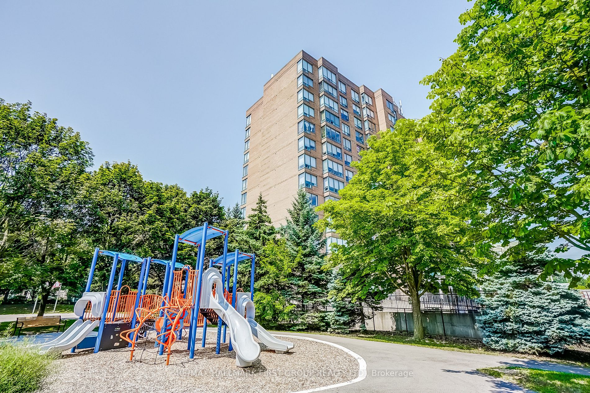 711 Rossland Rd, #501