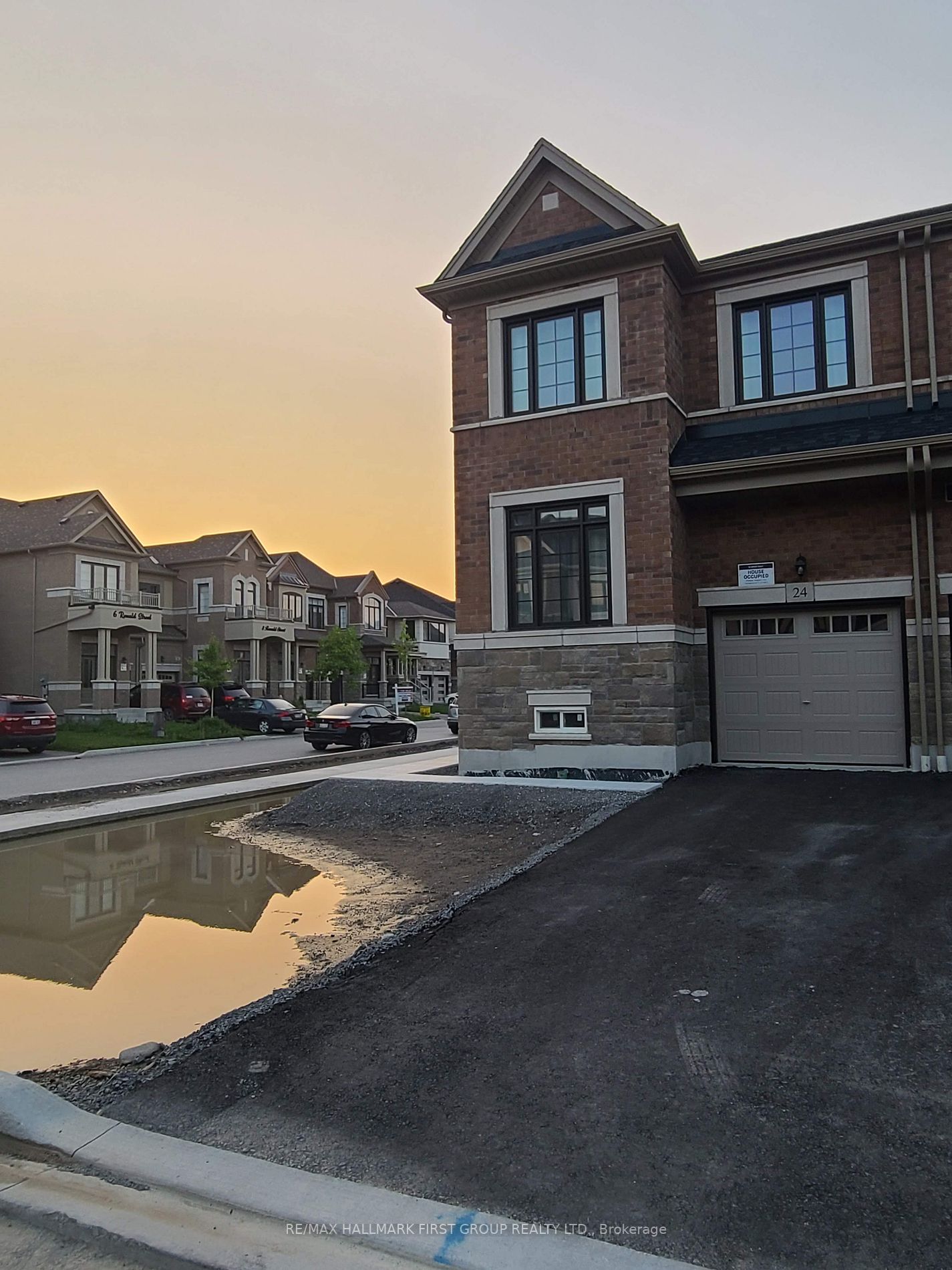 24 Floodgate Rd