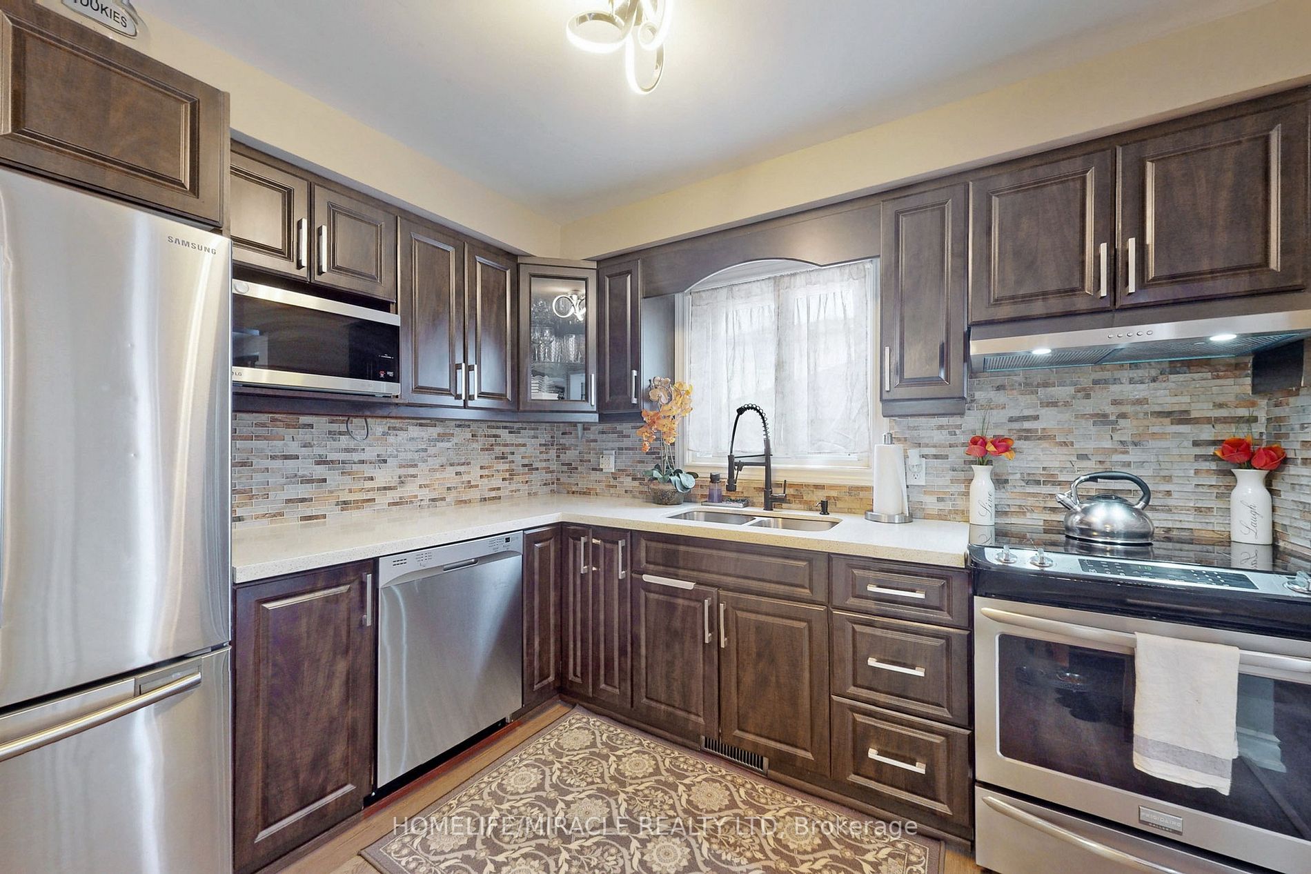 310 Bristol Cres E