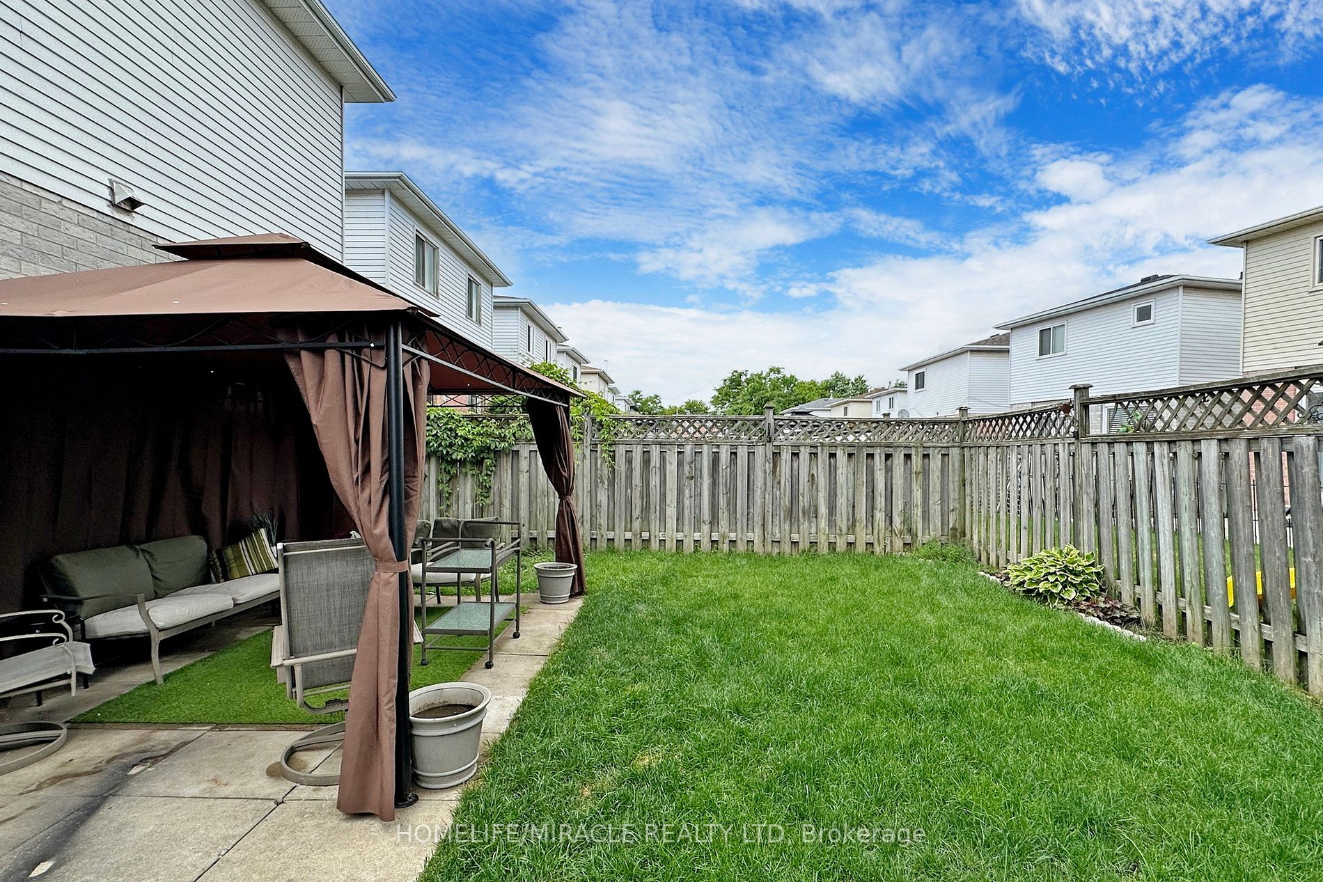 310 Bristol Cres E