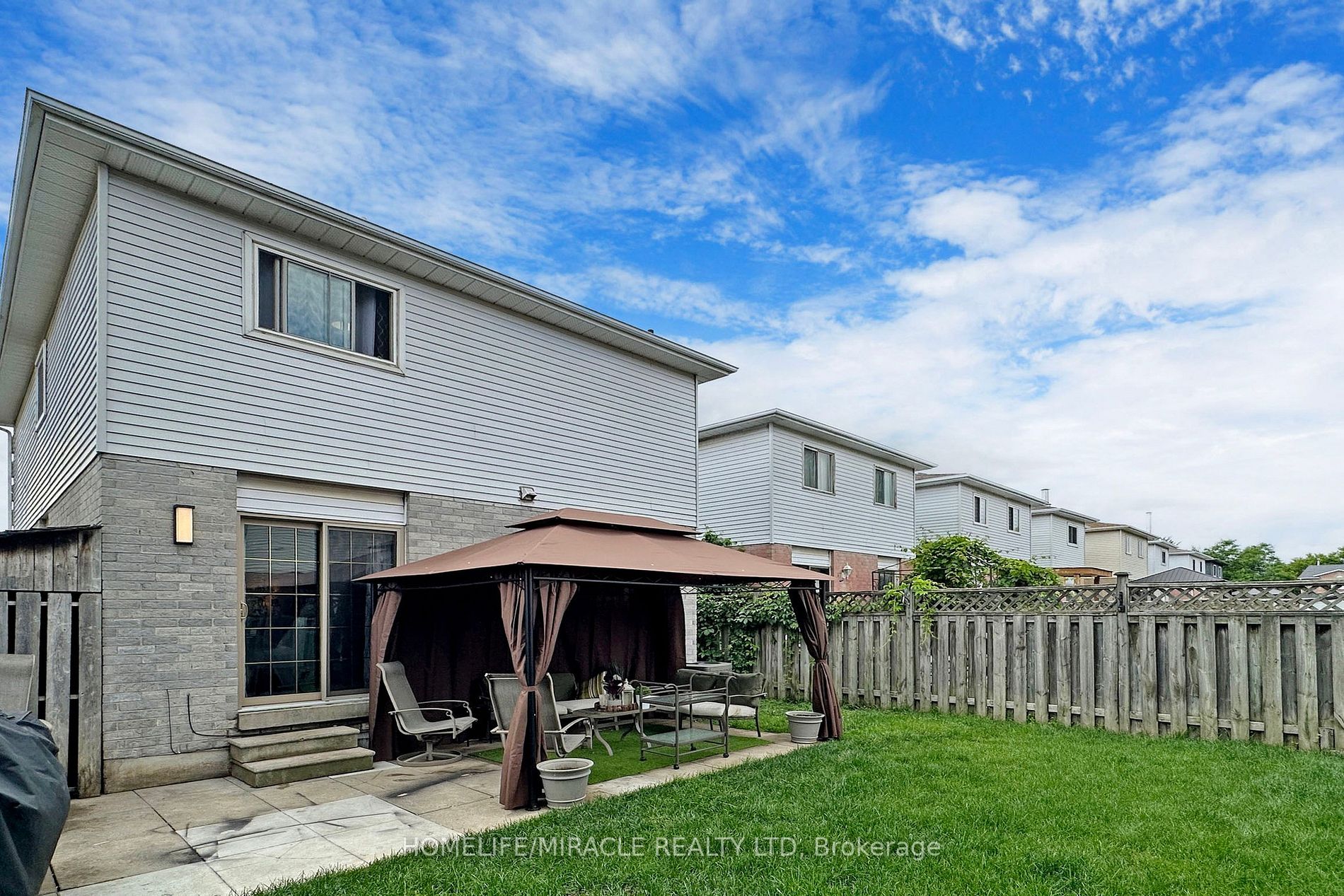 310 Bristol Cres E