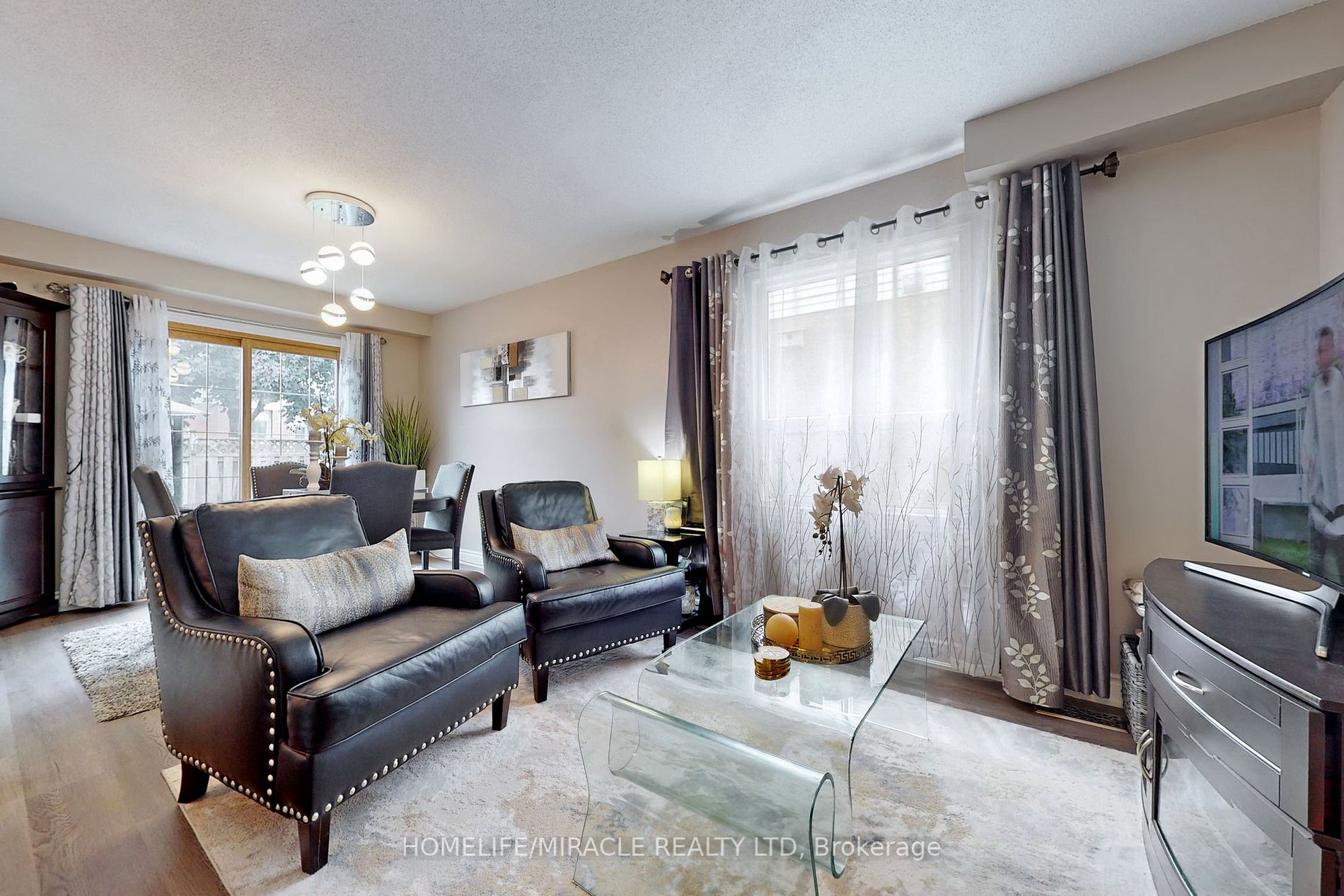 310 Bristol Cres E