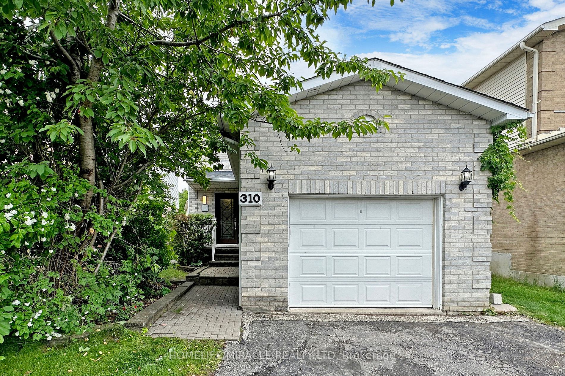 310 Bristol Cres E